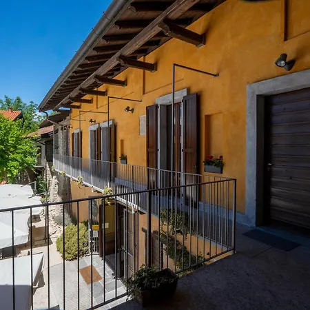 Dell'eremo Di Santa Caterina Del Sasso Hostel