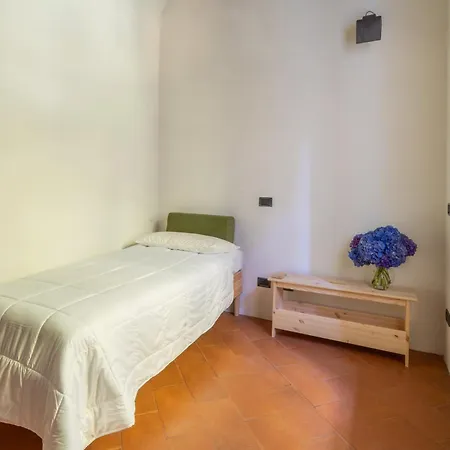 Dell'eremo Di Santa Caterina Del Sasso Hostel